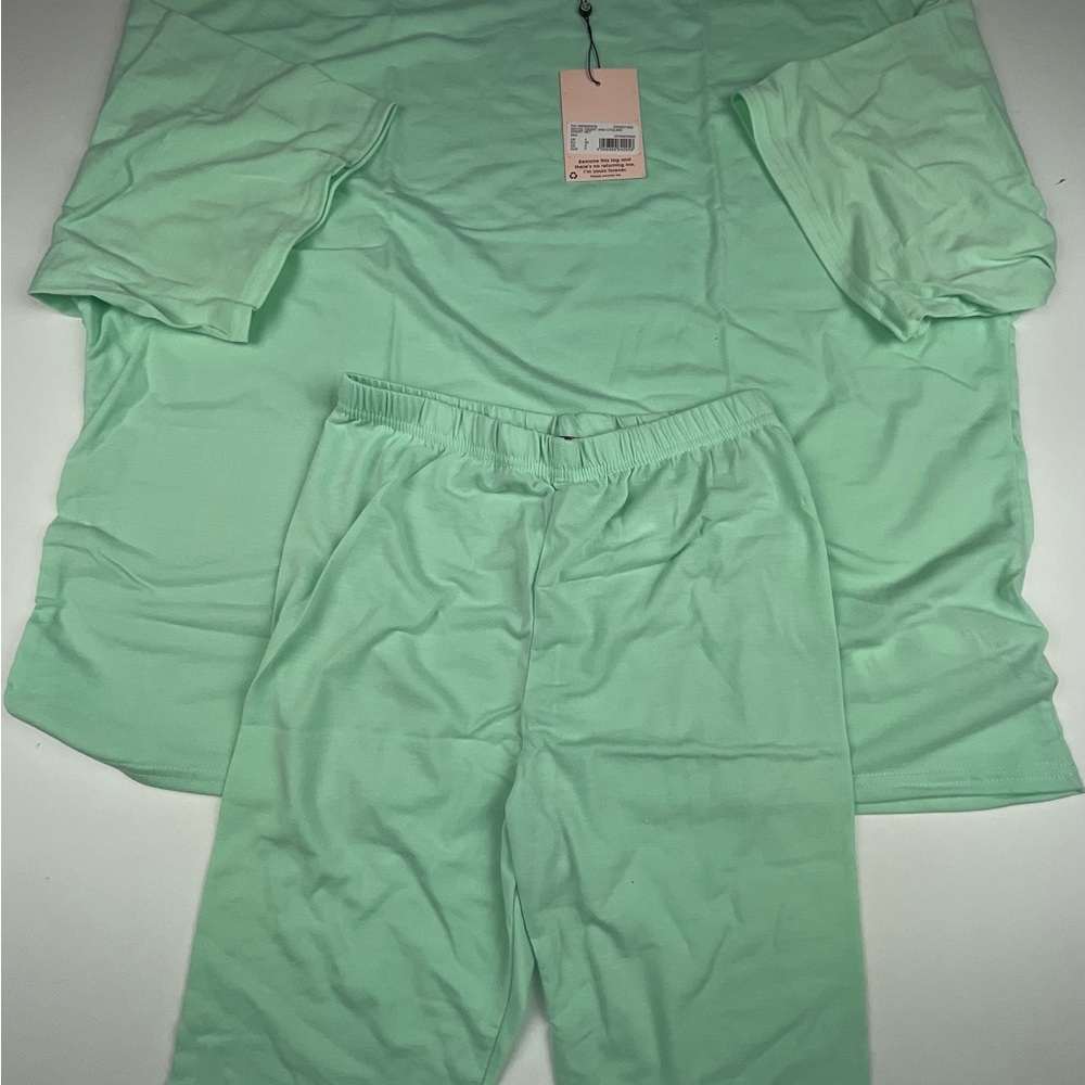 PELLE ISHIRT AND CYCLING
SHORT SET
Mint - Picture 3 of 5